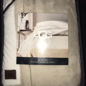 Avalon Twin Ugg Comforter UNOPENED